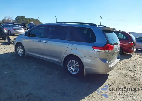 2012 Toyota Sienna Xle V6 8 Passenger z USA, uszkodzony, nr VIN 5TDYK3DC7CS199679